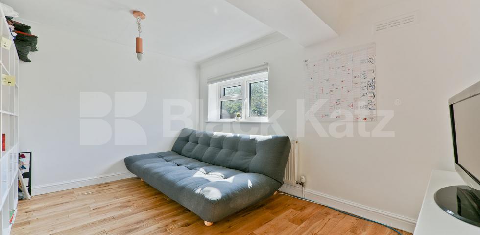 			UNDER OFFER, 2 Bedroom, 1 bath, 1 reception Ground Floor Flat			 Stanstead Road, Forrest Hill